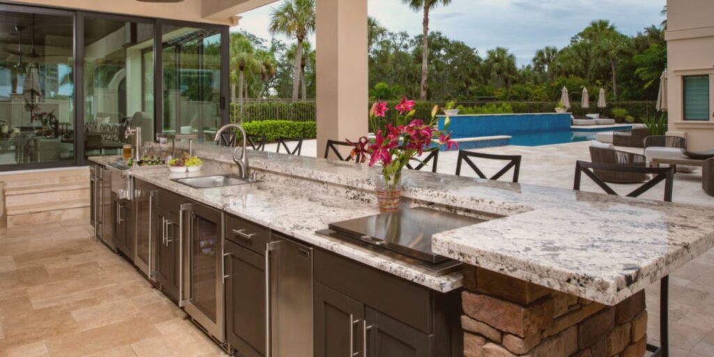 Outdoor Kitchens and Bars